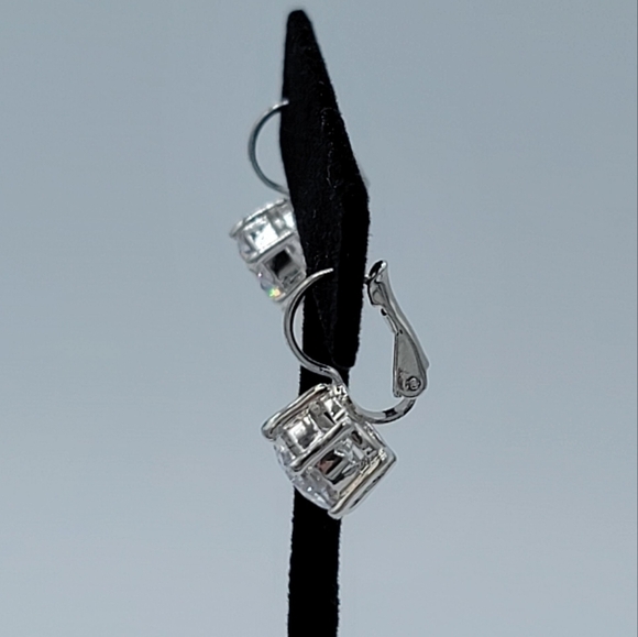 Silvertone Crystal Leverback Earrings #1332 - Picture 5 of 13